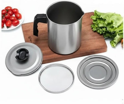 High Quality stainless steel Oil Pot with Mesh Strainer, Premium Non-Stick Coated Stainless Steel, Dishwasher Safe, Anti-Scalding Handle, Grey,1.4 litre Capacity